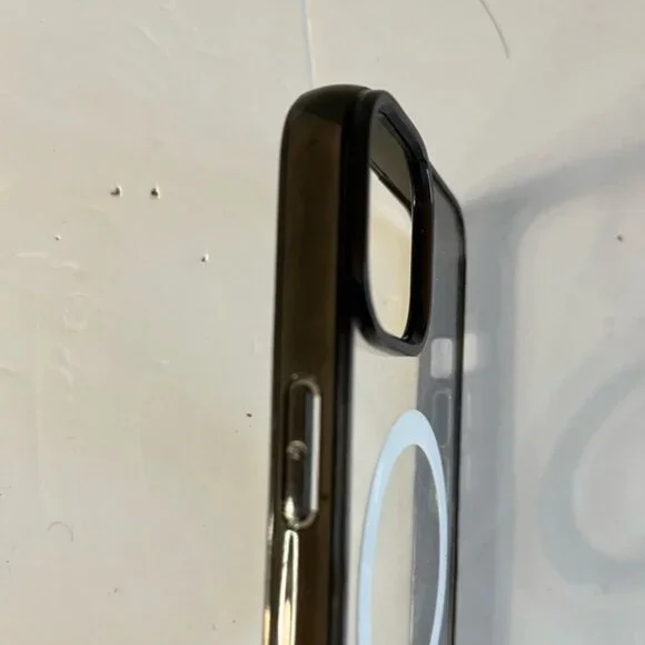Set of 2 MagSafe iPhone 13 Cases – Clear & Black Trim - Picture 8 of 9